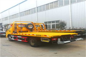 桦甸附近拖车救援搭电